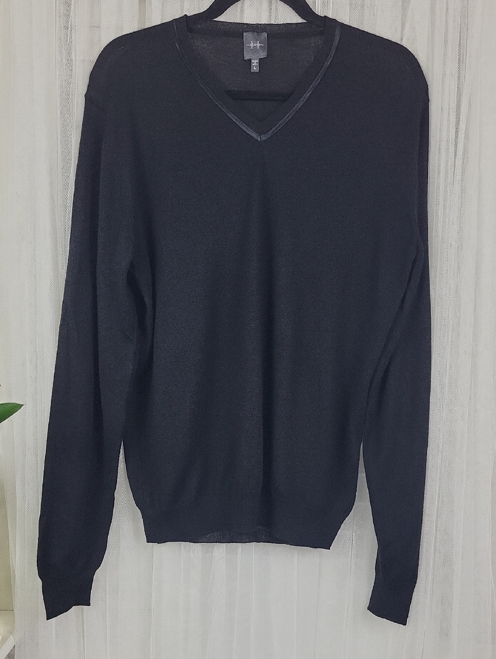 Halston Heritage Men's Black V-Neck Sweater Wool+Silk. Size L